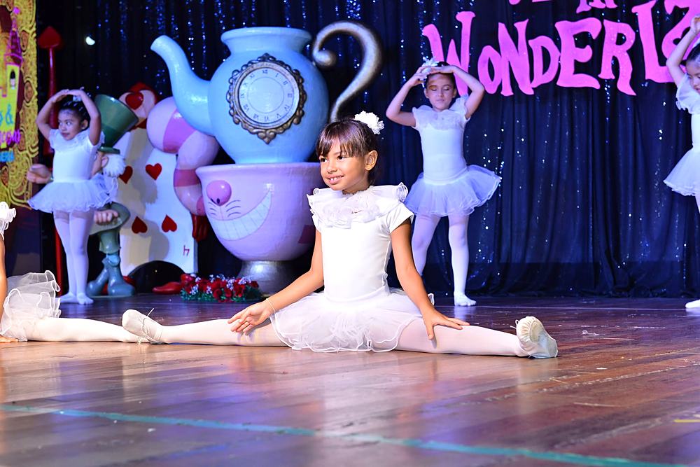 Ballet, puesta en escena Alicia en el País de las Maravillas